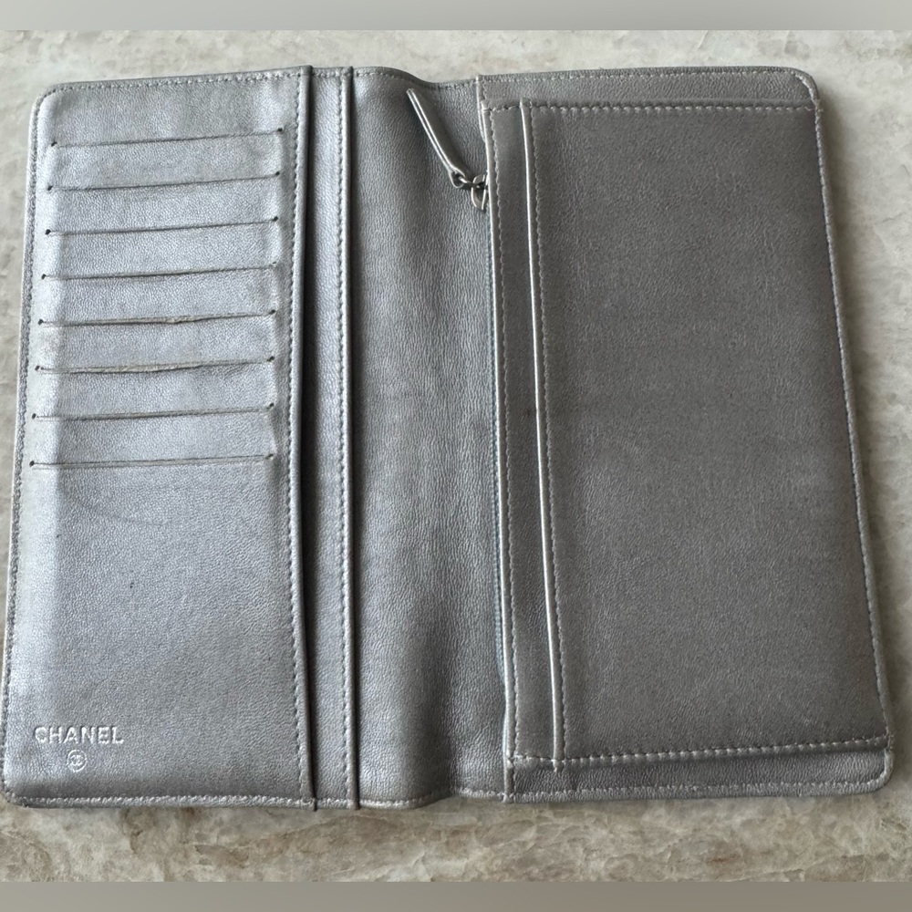 CHANEL Black Camellia-Embossed Long Wallet with Silver CC - Picture 4 of 10